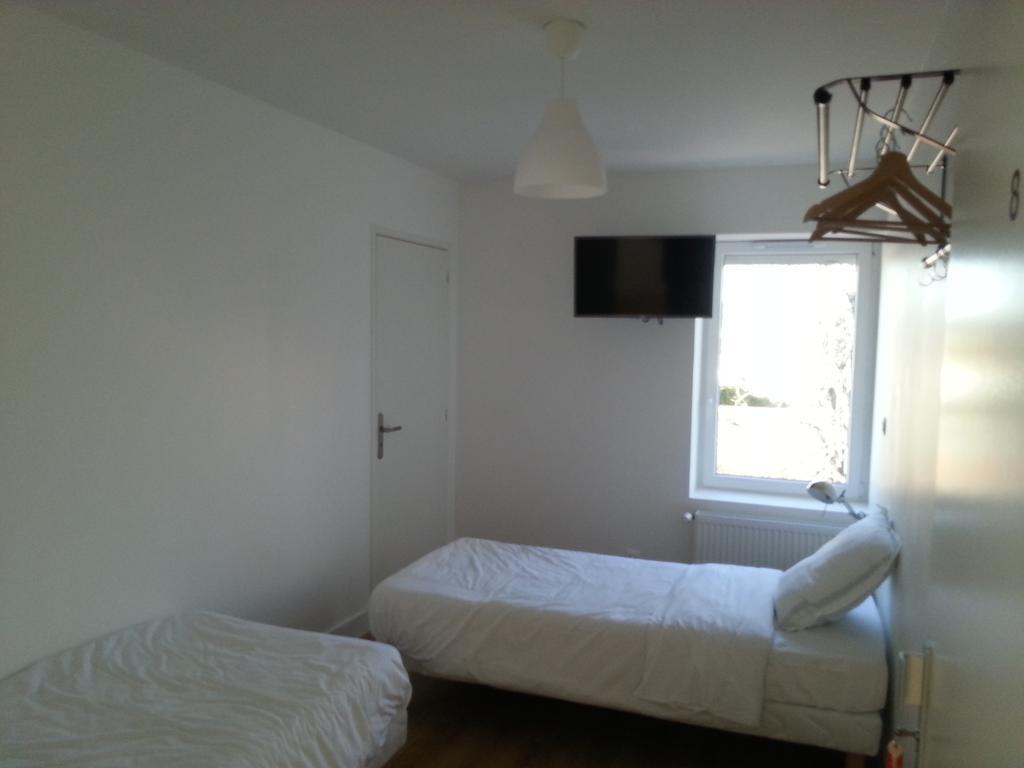 Bull'It Hotel Saint-Genis-Laval Rum bild
