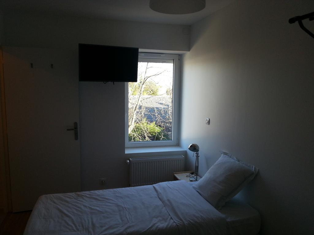 Bull'It Hotel Saint-Genis-Laval Rum bild